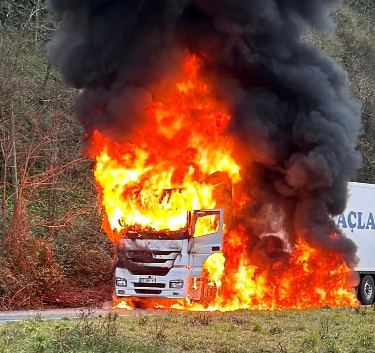 Rize\'de Tır Alev Alev Yandı