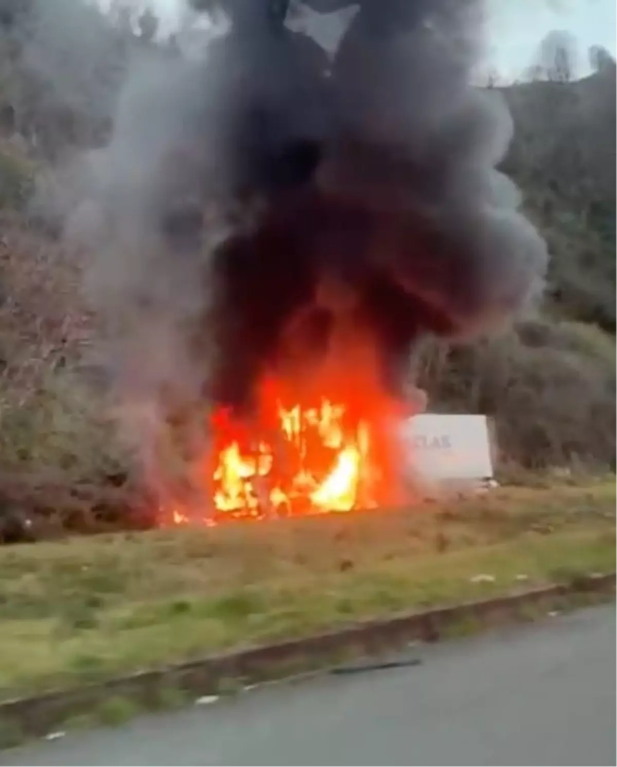 Rize\'de Seyir Halindeki TIR Yangın Çıkardı