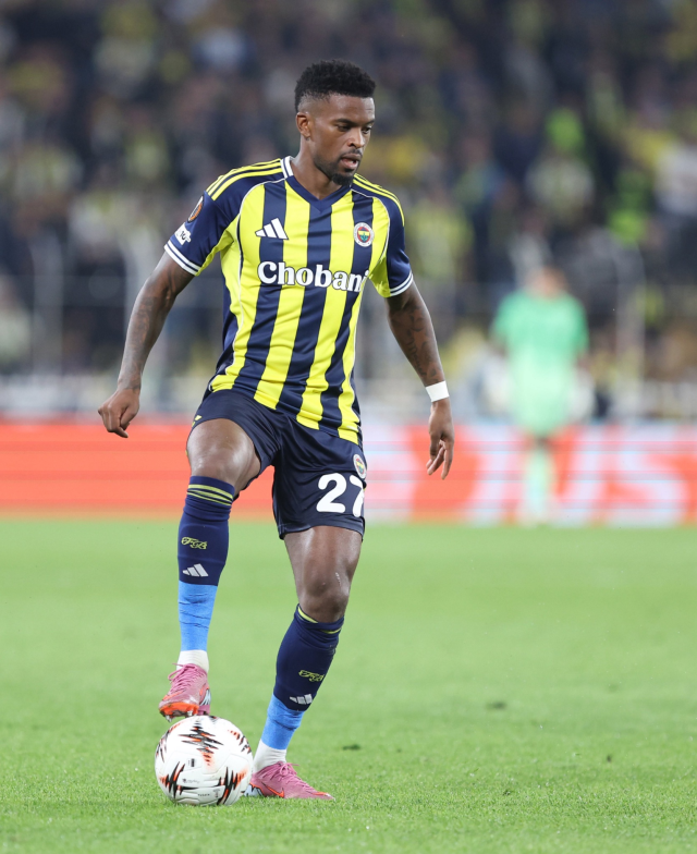 Sakatlıklarla boğuşan Fenerbahçe'ye bir şok daha Sakatlıklarla boğuşan Fenerbahçe'ye bir şok daha