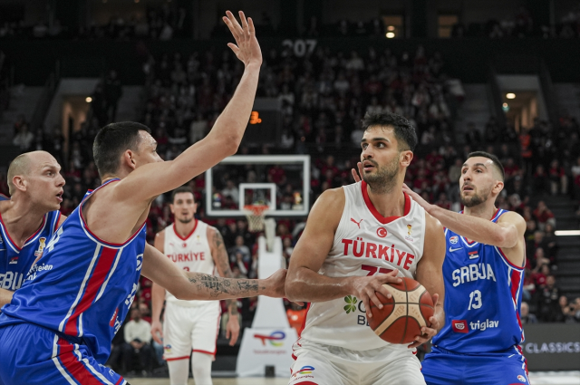 Sırbistan'ı deviren 12 Dev Adam, 4'te 4 yaparak ikinci tura yükseldi Sırbistan'ı deviren 12 Dev Adam, 4'te 4 yaparak ikinci tura yükseldi