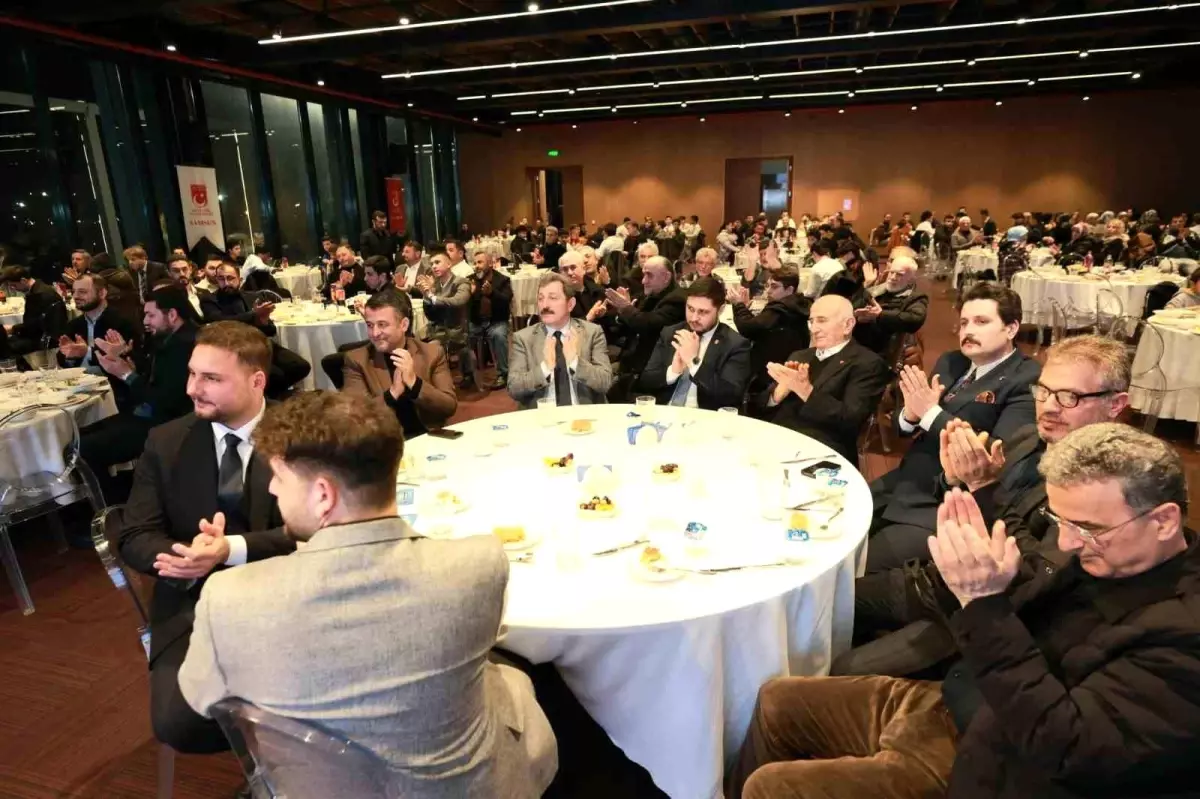 Vali Tavlı\'dan iftar programında anlamlı mesaj: "Nice Kızılelmalarla buluşmak dileğiyle"