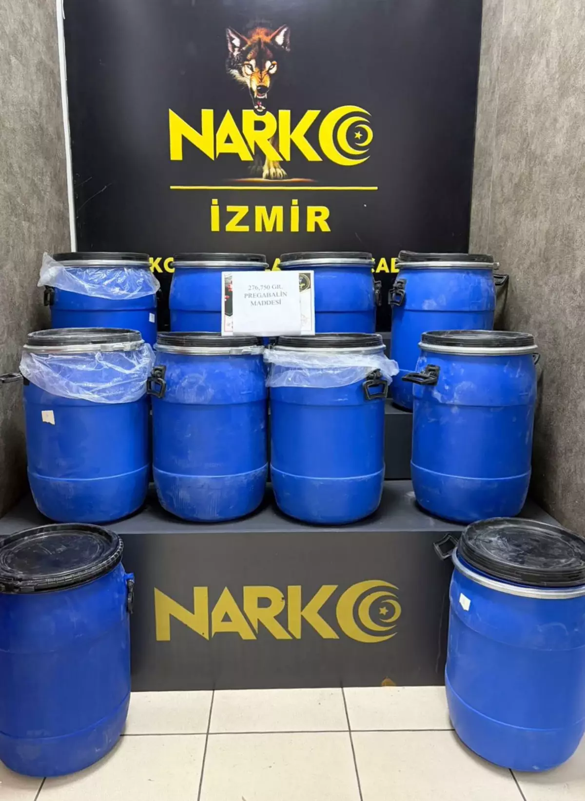 İzmir\'de Uyuşturucu Operasyonu: 830 Bin Hap Ele Geçirildi