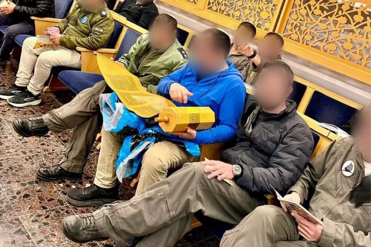 İsrailli pilotlar İran\'ı bombalamadan önce Tevrat okudu