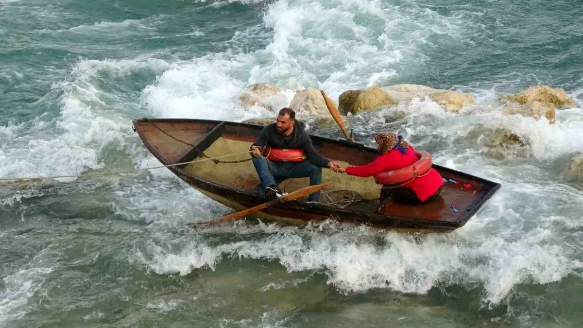 Adana\'da Balon Dizmek İsterken Akıntıya Kapıldılar