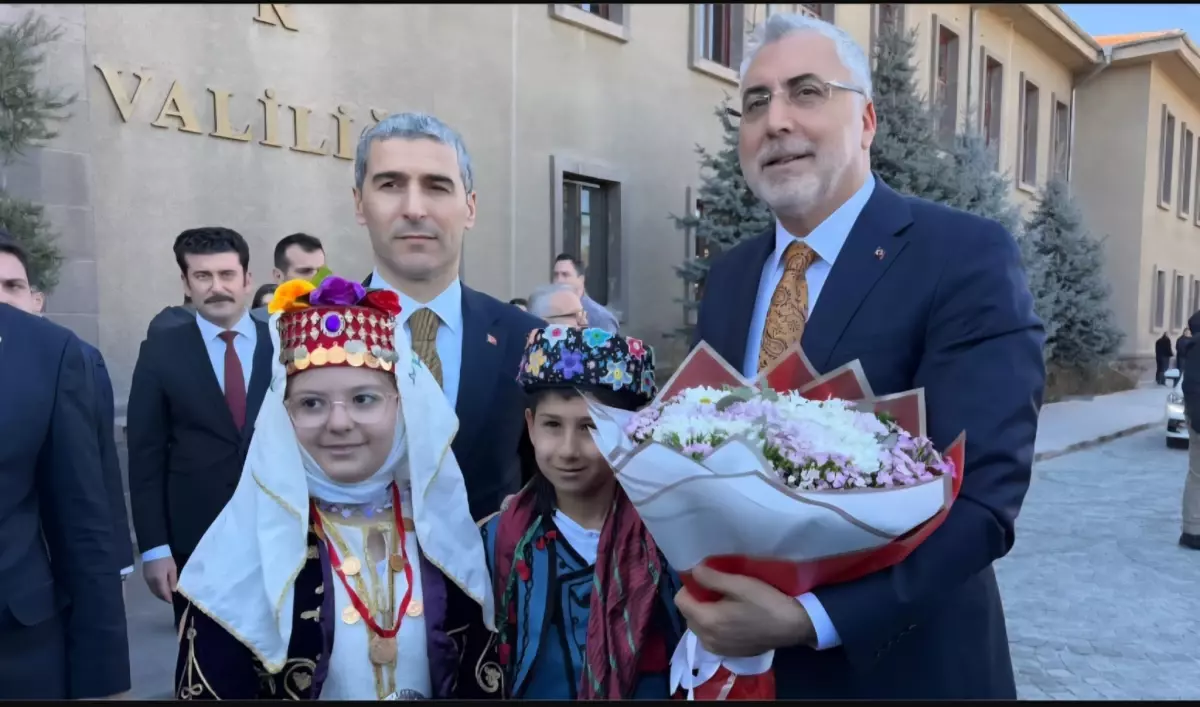 Bakan Işıkhan: Türkiye Barış İçin Diplomatik Adımlara Devam Edecek