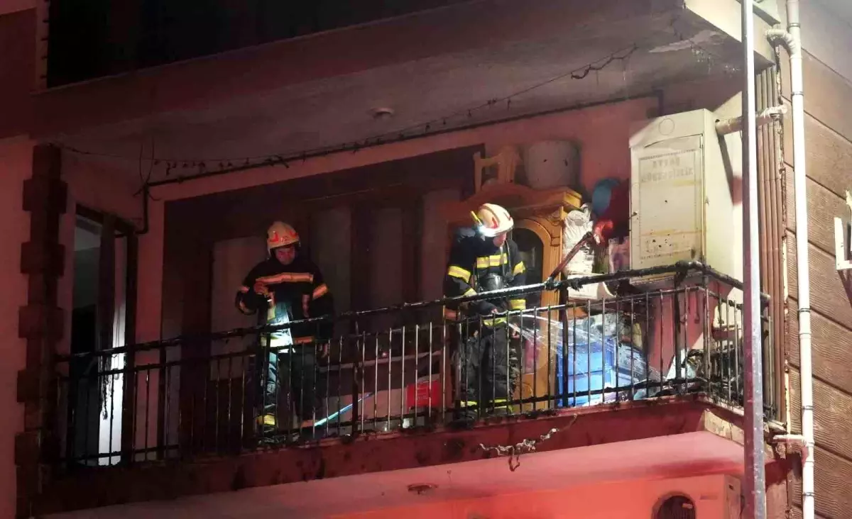 Denizli\'de Balkonda Yangın Korkuttu