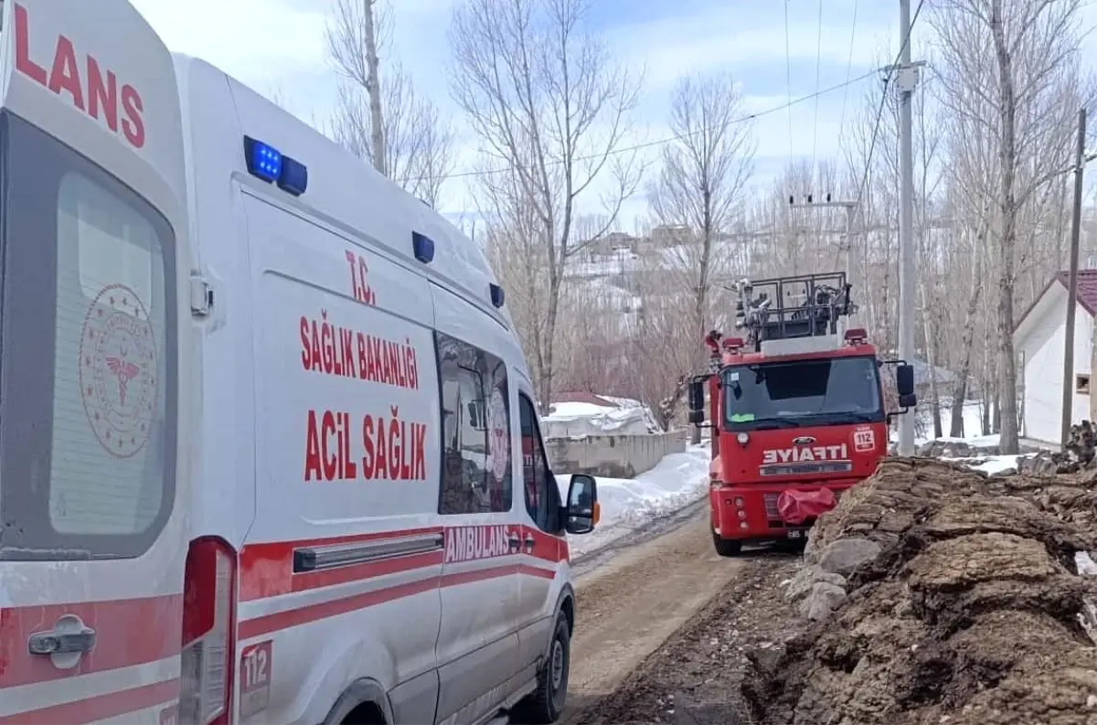 Başkale\'de Ev Yangını: 3 Çocuk Yaralandı