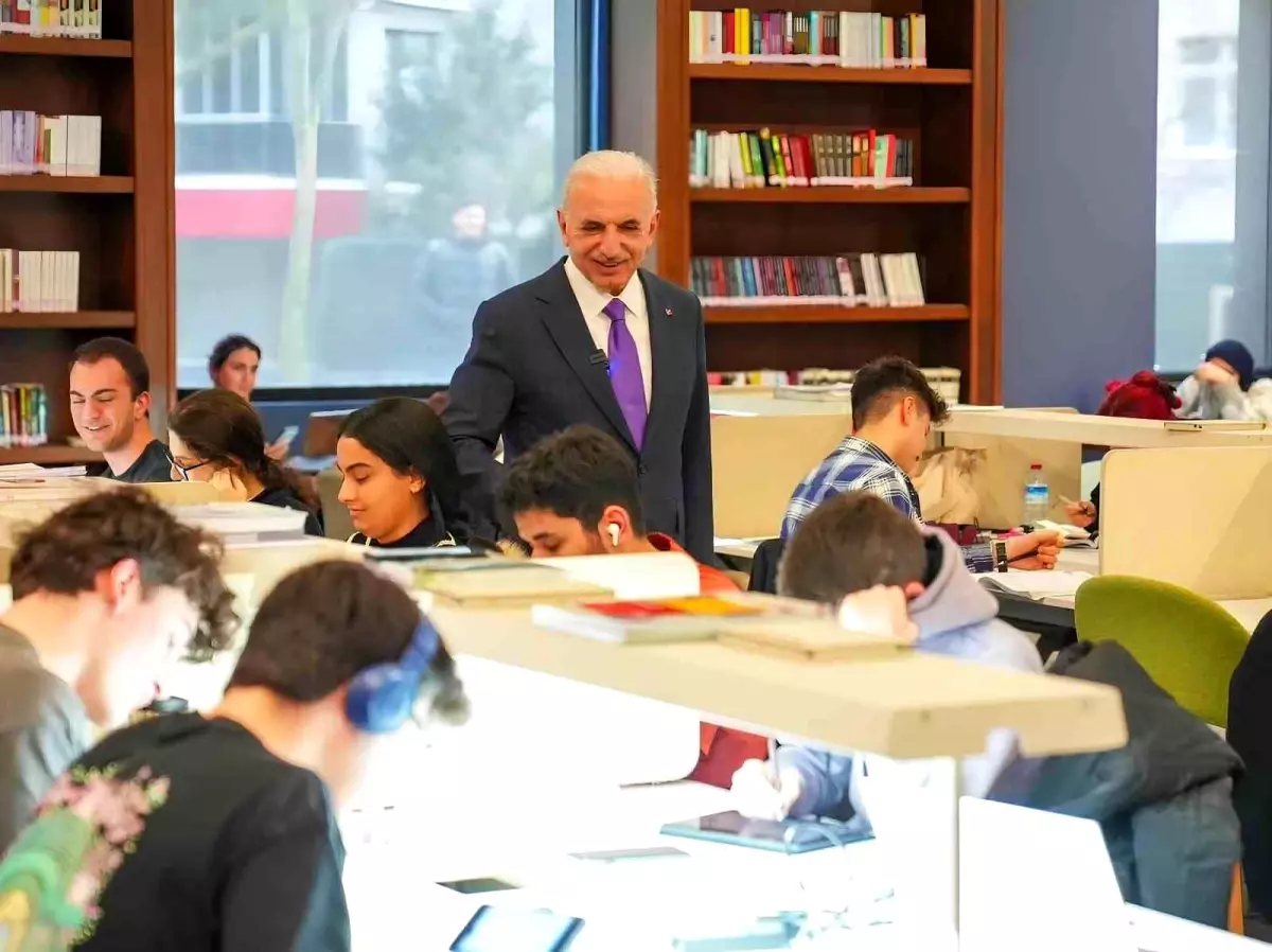 Başkan Yıldırım\'dan öğrencilere müjde: YKS\'ye giriş ücretleri bu sene de Ümraniye Belediyesi\'nden