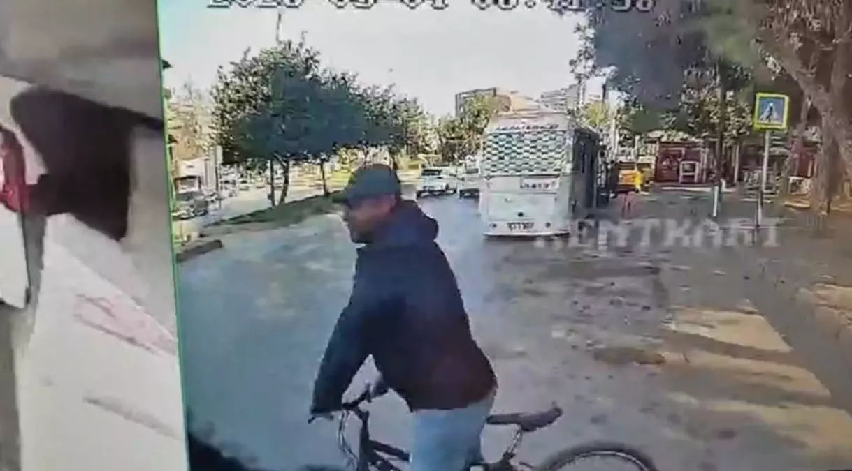 Adana\'da Minibüsten 4 Bin TL Çalındı