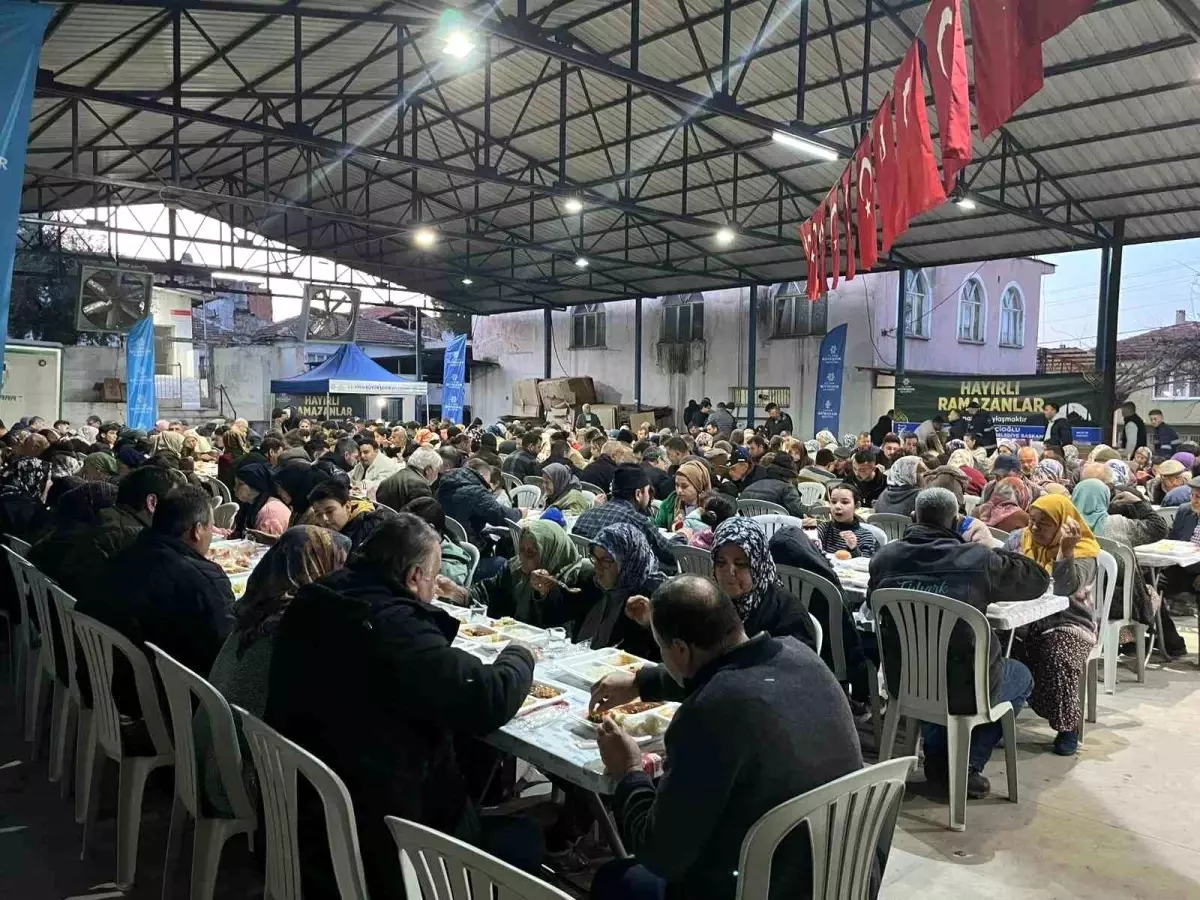 Büyükşehir\'in iftar sofrasında oruçlar dualarla açıldı