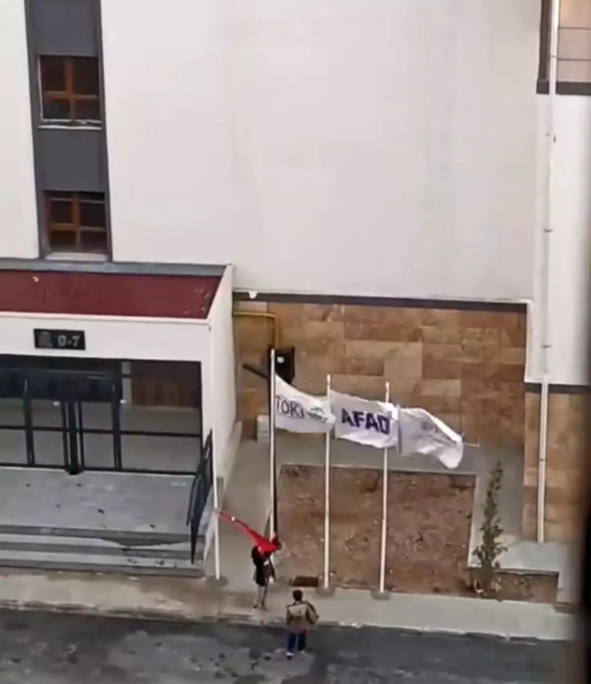 Çocuklardan Türk Bayrağına Saygı Duruşu