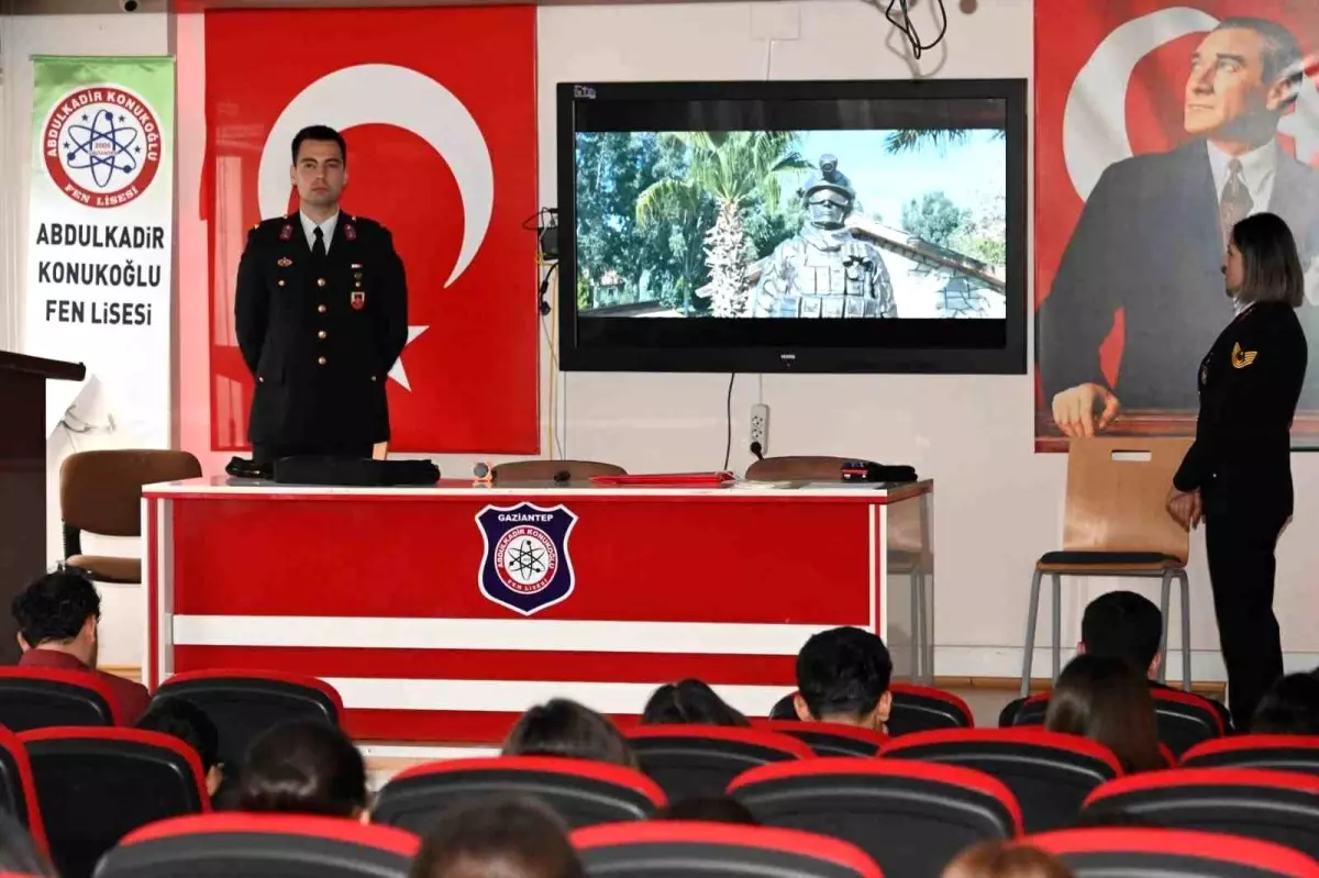 Jandarma\'dan Lise Öğrencilerine Bilgilendirme