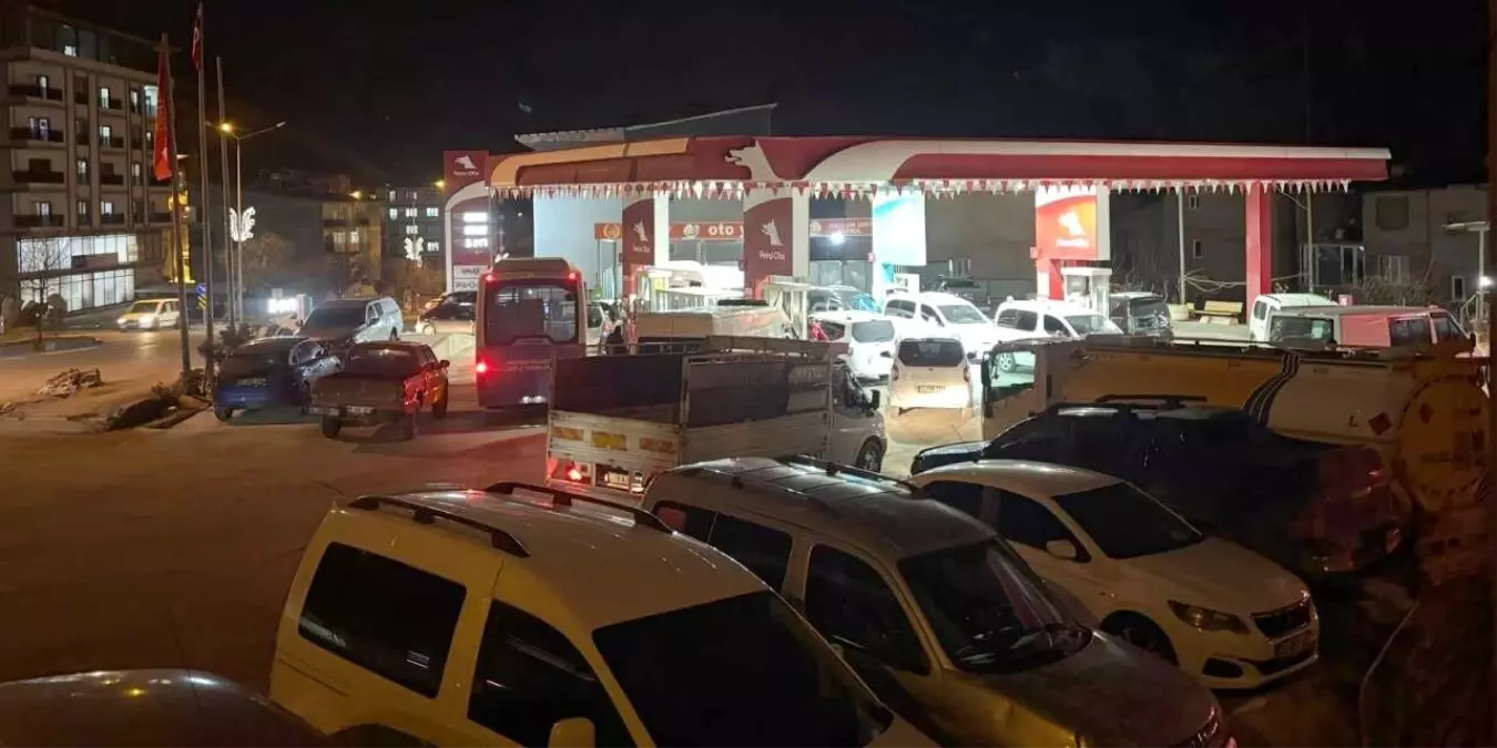 Zam beklentisi sonrası akın ettiler! Uzun kuyruklar oluştu