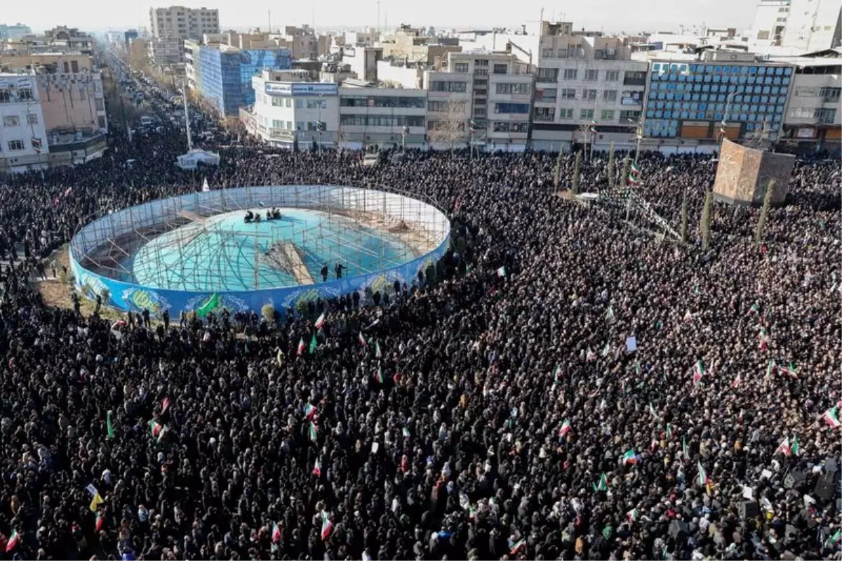 Hamaney İçin 3 Günlük Cenaze Töreni