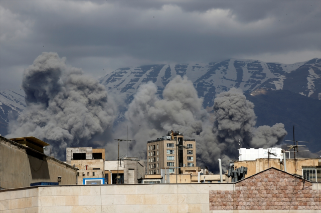 İsrail, Tahran'ın doğusuna saldırıyor! Şiddetli patlama oldu