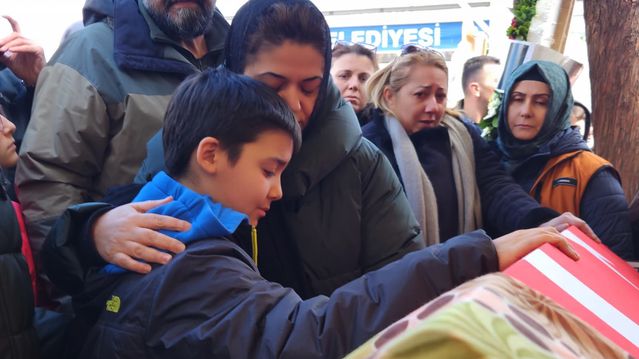 Öğretmen, Öğrencisi Tarafından Öldürülüp Son Yolculuğuna Uğurlandı