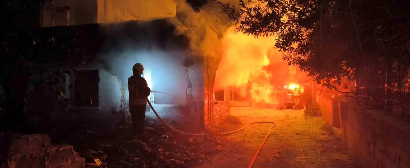 Hatay\'da Metruk Evde Yangın