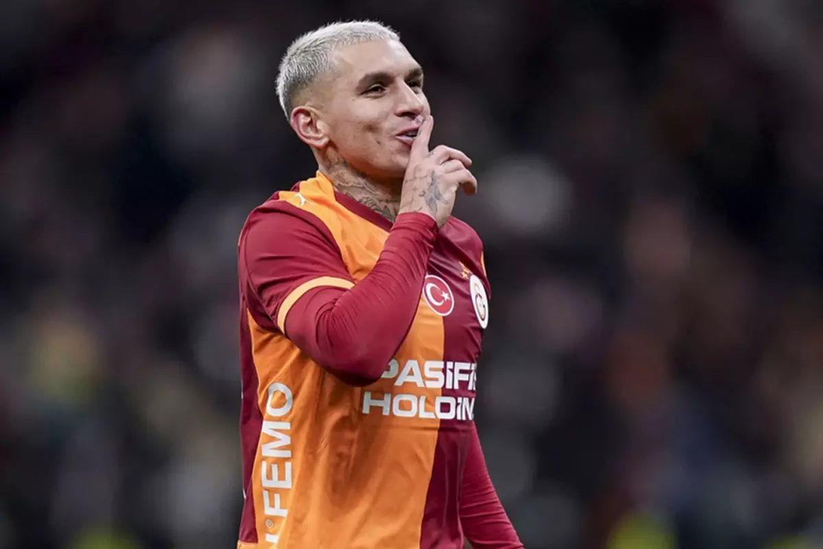 Takımdan ayrılıyor mu? Lucas Torreira gelecekle ilgili kararını canlı yayında duyurdu