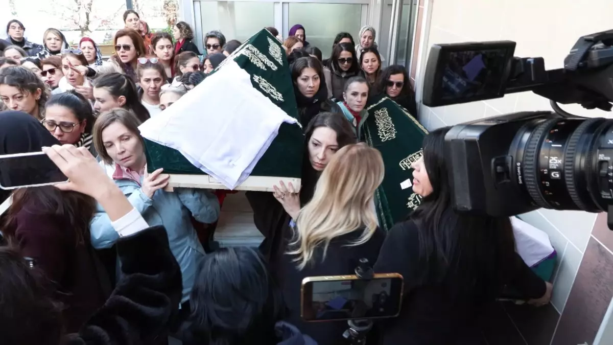 Zeytinburnu\'nda Anne Kız Defnedildi