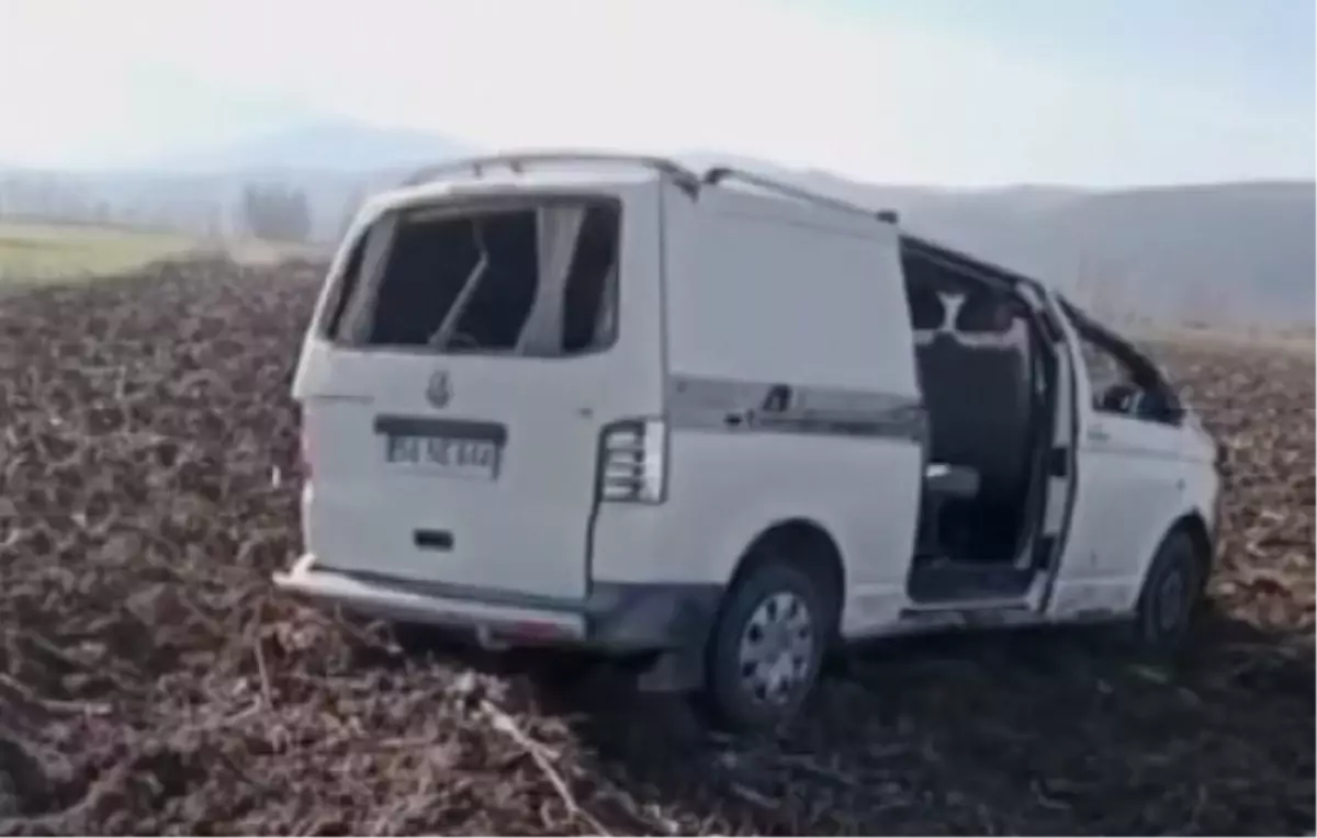 Amasya\'da Minibüs Devrildi: 8 Yaralı