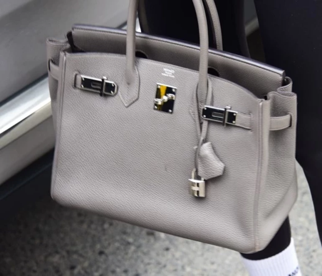 Aslıhan Turan'ın otomobili ve çantası fiyatıyla gündem oldu