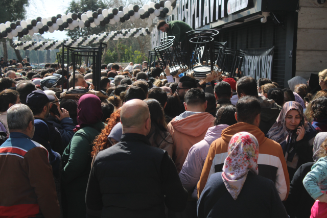 Aydın'da indirim izdihamı: Ezilen ve bayılanlar hastaneye kaldırıldı