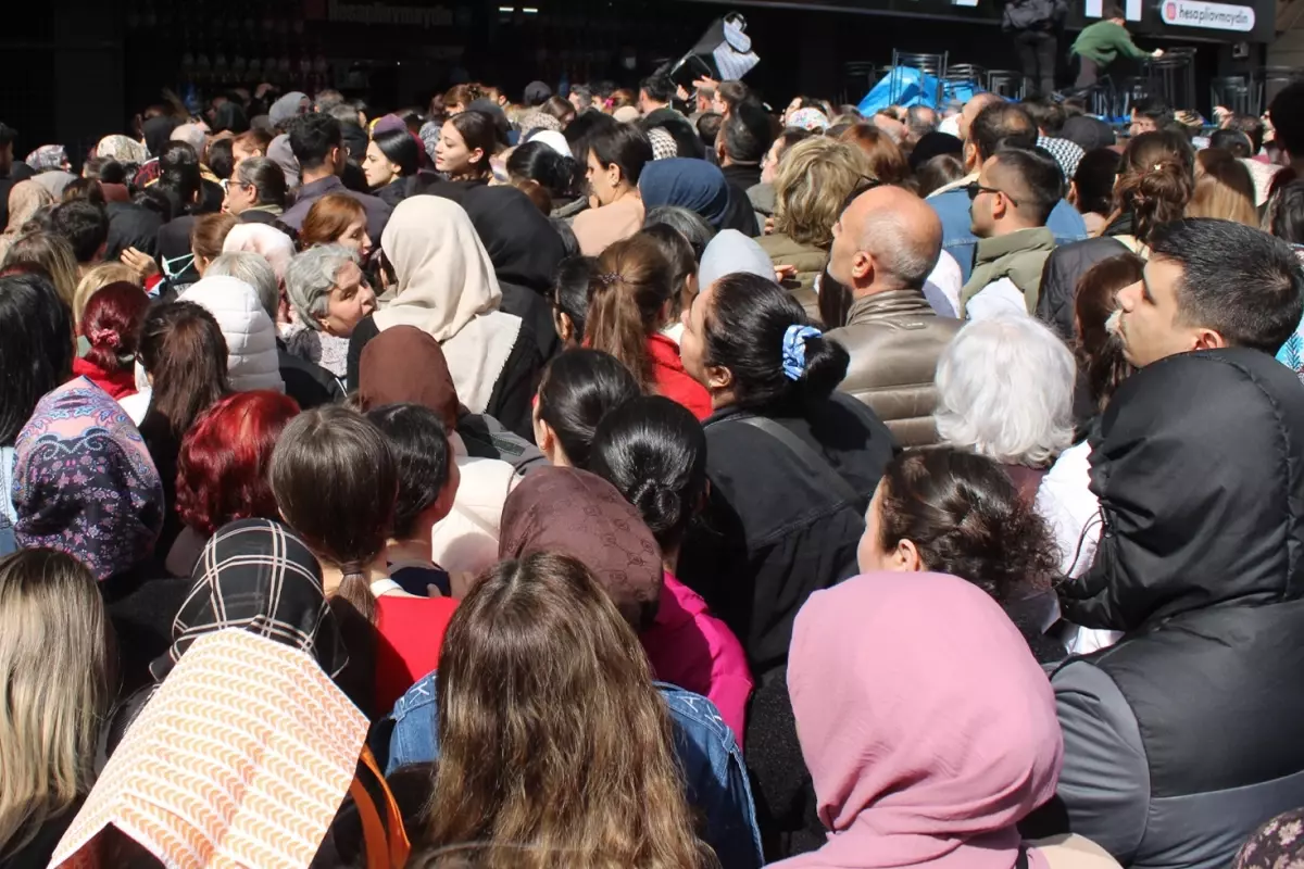 Aydın\'da indirim izdihamı: Ezilen ve bayılanlar hastaneye kaldırıldı