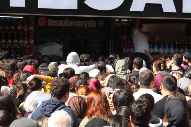 Aydın'da indirim izdihamı: Ezilen ve bayılanlar hastaneye kaldırıldı