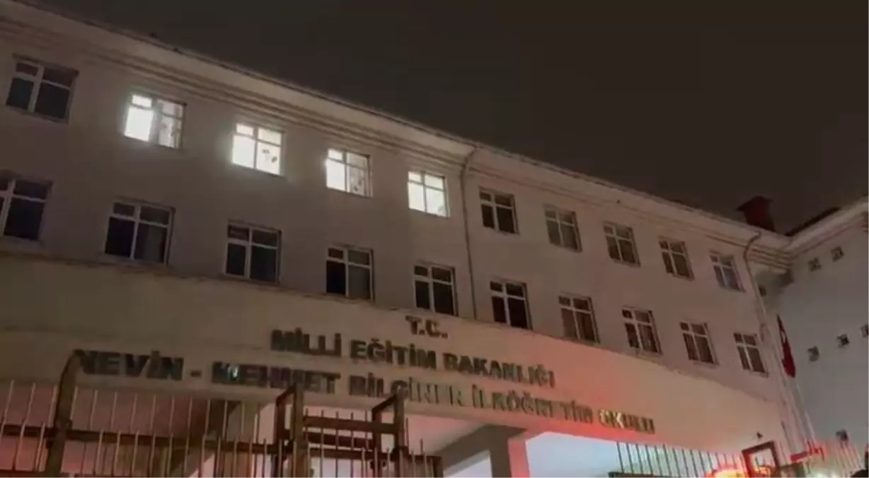 Bağcılar\'da Okulda Yangın Çıktı