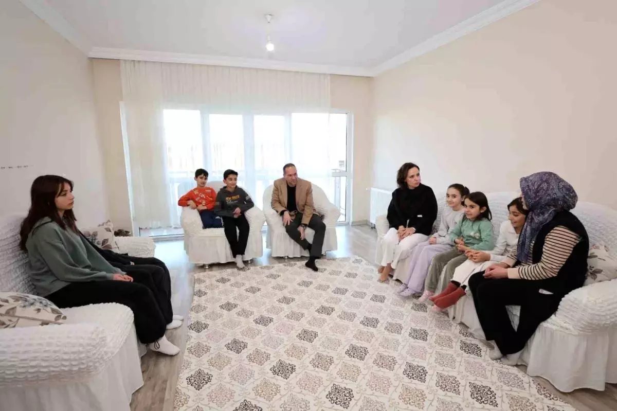 Başkan Özdemir\'den çat kapı ziyaret