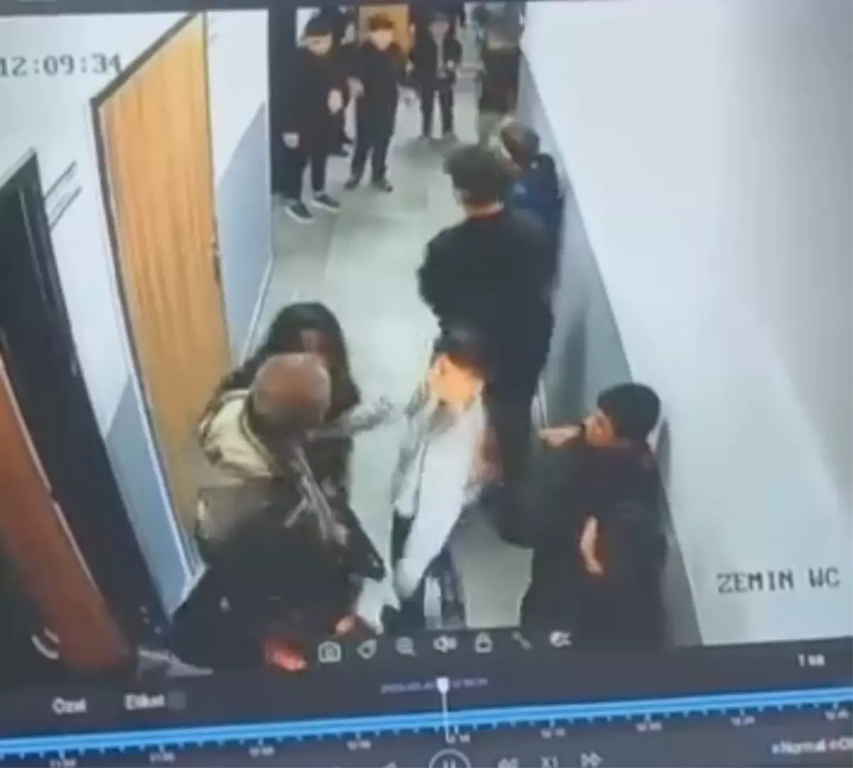 Veli, Çocuğunu Darbetti