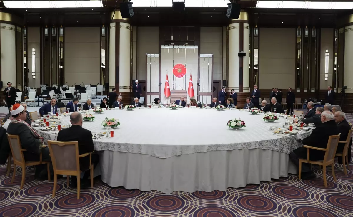 Cumhurbaşkanı Erdoğan: Hiç kimse komşuluk ve kardeşlik hukukunu zedeleyen hatalı bir tavır içinde olmamalıdır