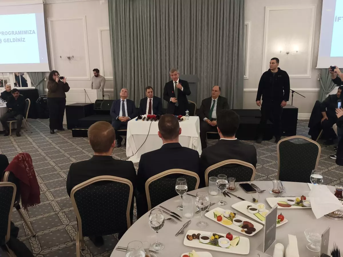 Ahmet Davutoğlu: 3\'üncü Dünya Savaşı Fiilen Başladı