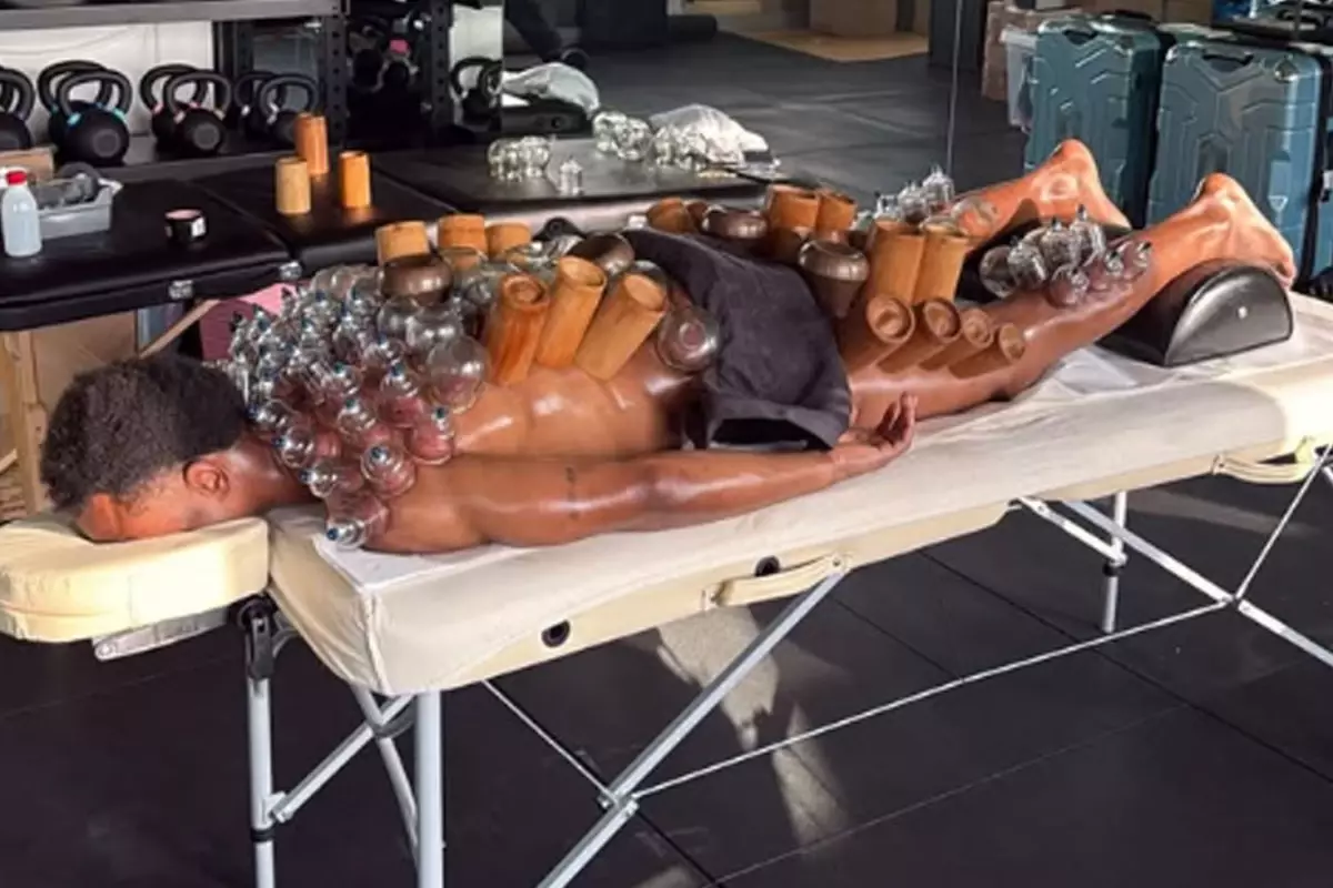 Dünyaca ünlü isim hacamat yaptırdı