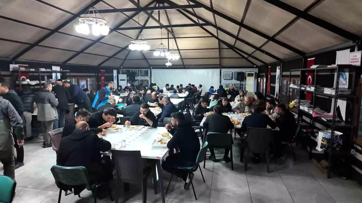 Eyyübiyeliler aynı sofrada, aynı duada buluştu