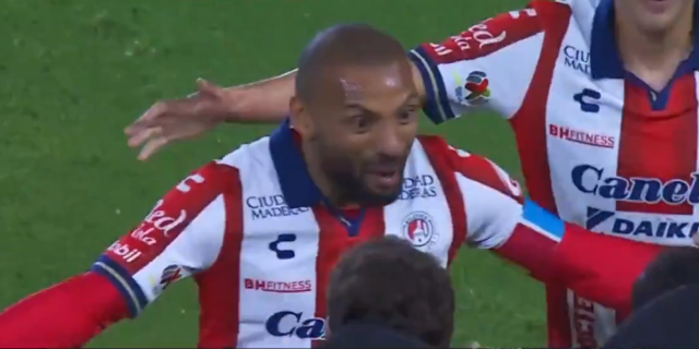 Fener'in eski yıldızından inanılmaz gol