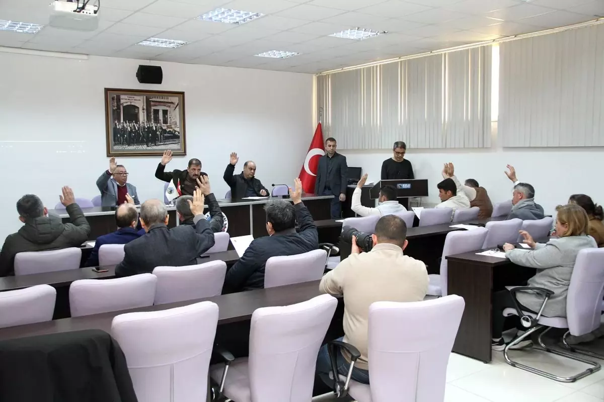 Kula Belediye Meclisi\'nde gerginlik