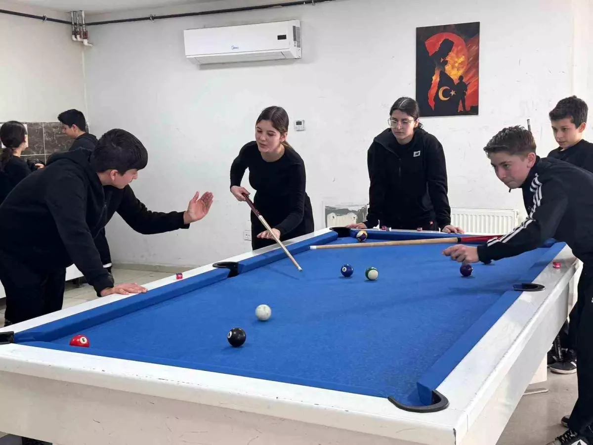 Gençlik Merkezi, Öğrencilere Kapılarını Açtı