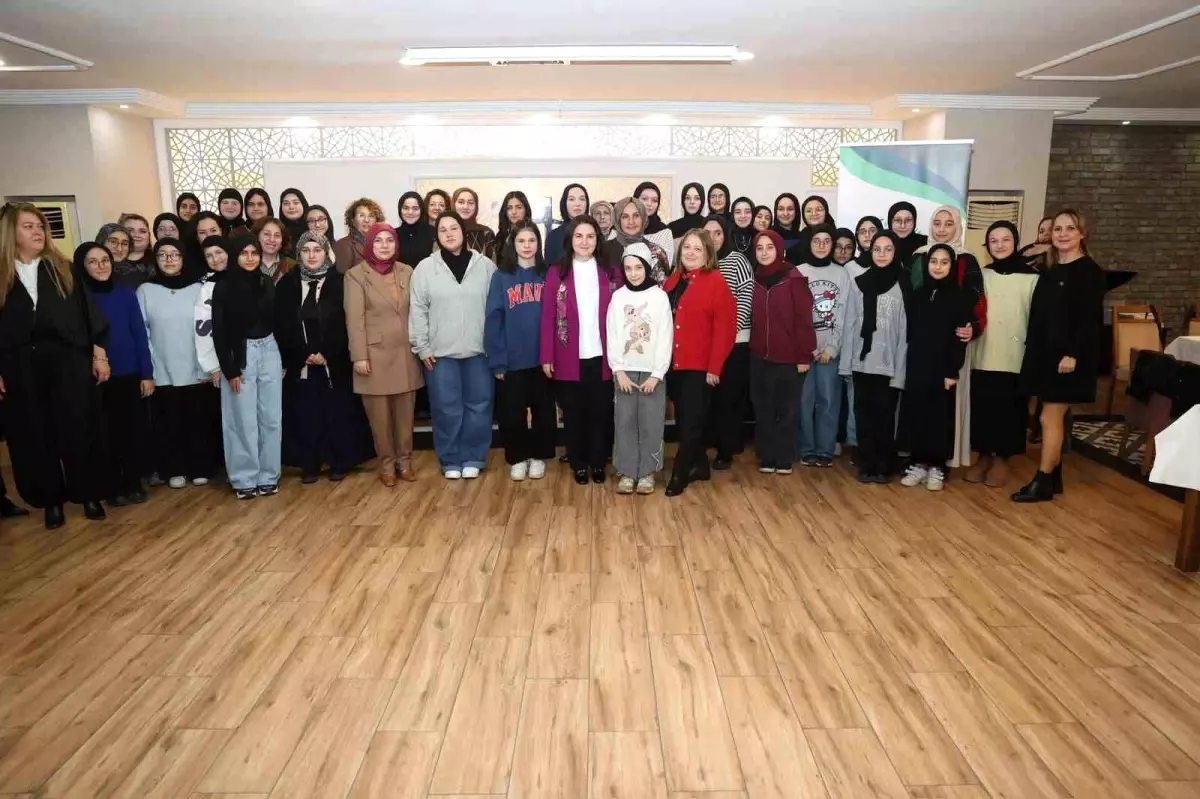 DÜİKAD\'dan Kız Öğrencilere İftar Organizasyonu