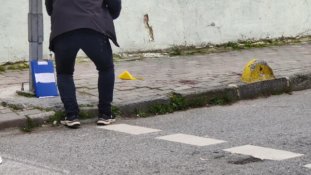 Okul önünde dehşet! Başından vurup kaçtı