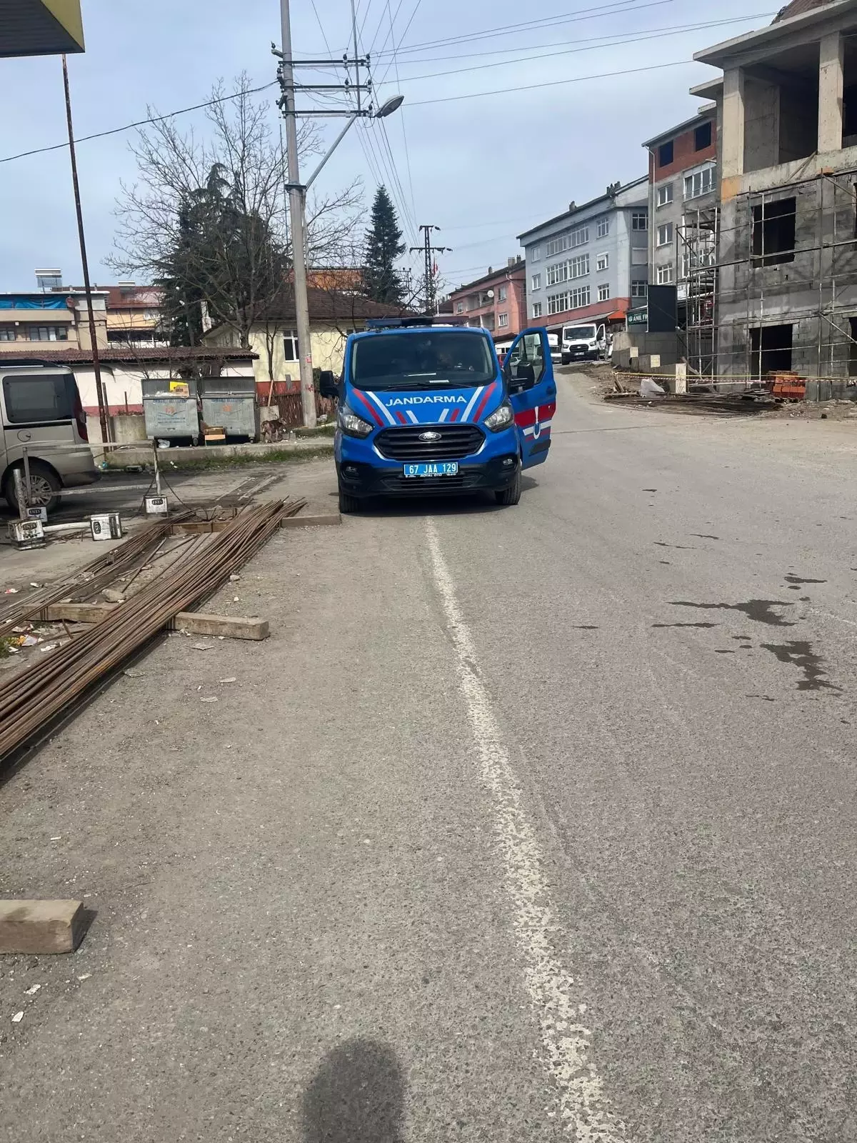 Sağlık ocağı inşaatında 3\'üncü kattan düşen işçi ağır yaralandı