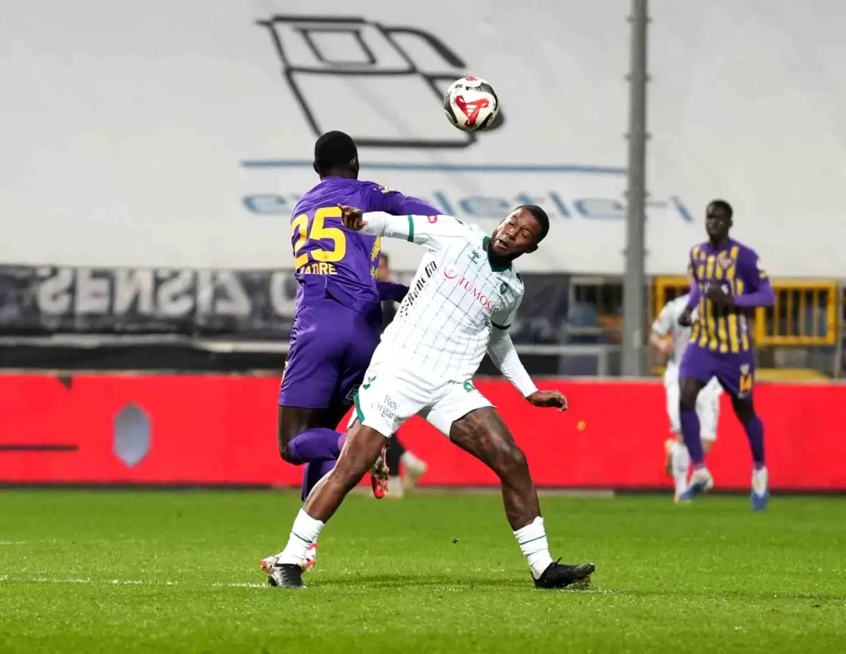 Konyaspor, Eyüpspor\'u İlk Yarıda Geride Bıraktı