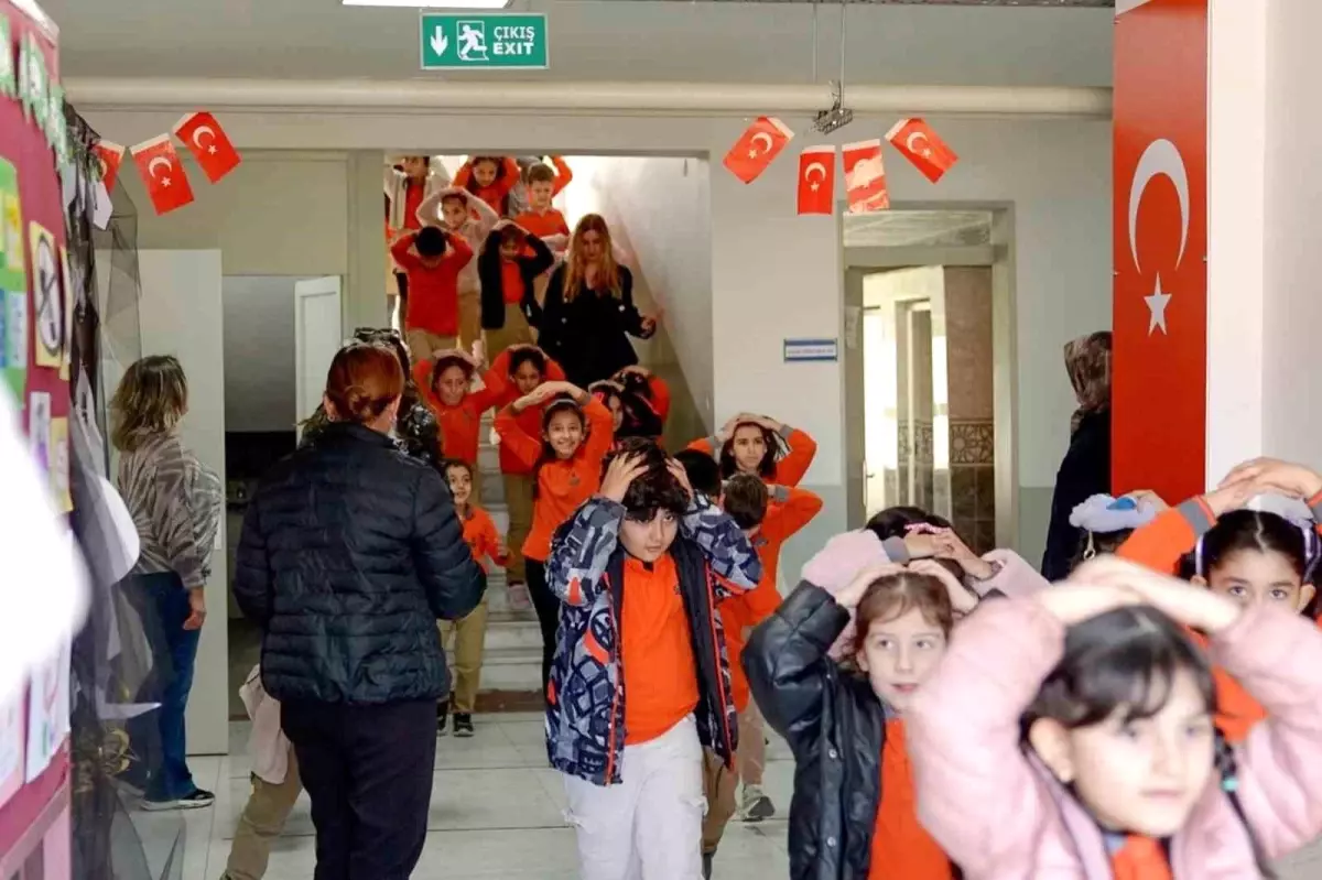 ABAK\'tan Deprem Haftası\'nda öğrencilere hayat kurtaran bilgilendirme