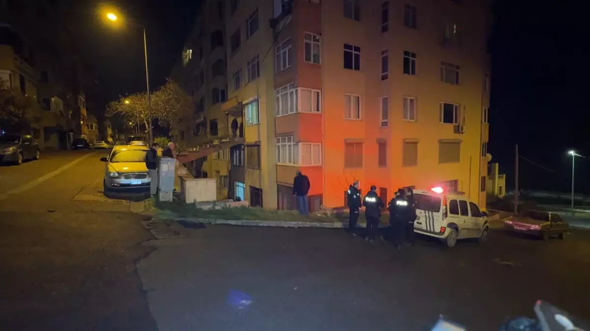 Avcılar\'da Kaza: Otomobil 8 Metre Düştü