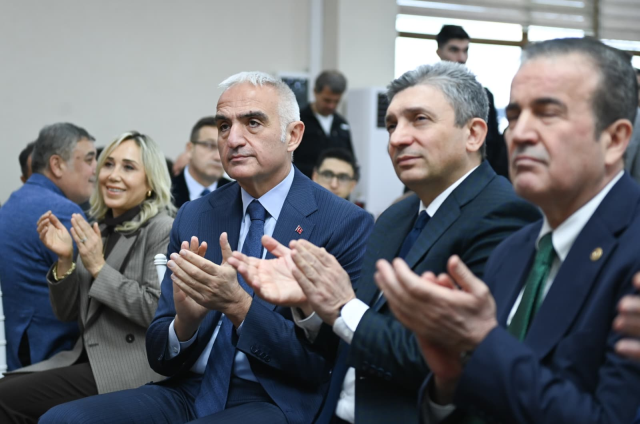 Baba ocağı İbradı'da vefa buluşması: Bakan Ersoy hemşehrileriyle iftar sofrasında bir araya geldi