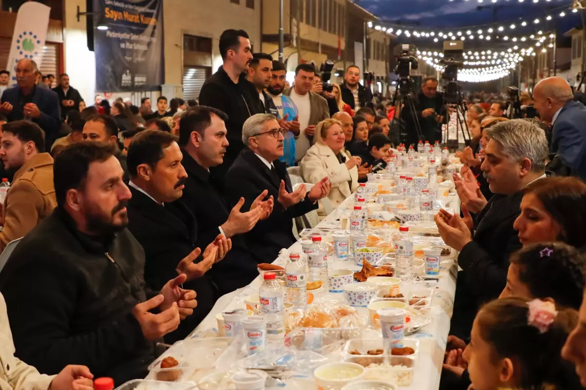 Bakan Kurum, Hataylılarla İftarda Buluştu