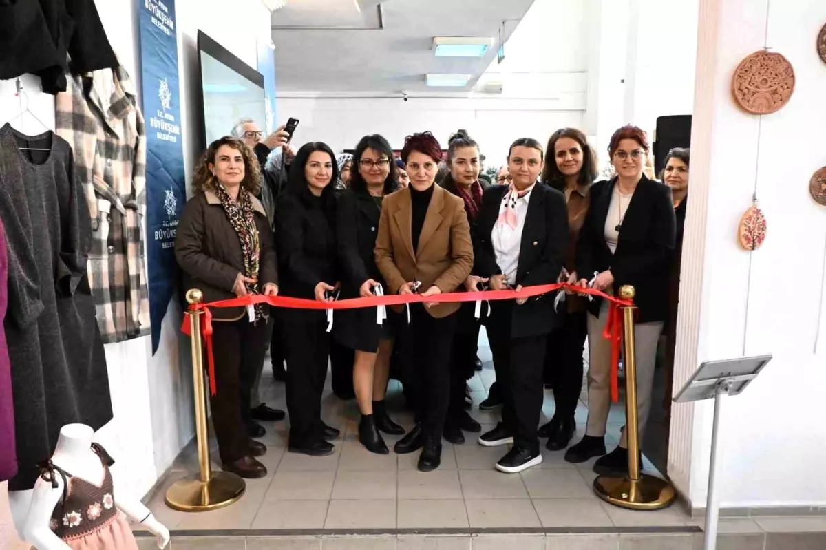 Başkan Çerçioğlu\'ndan Dünya Kadınlar Günü dolayısıyla \'Kadının İzi\' sergisi