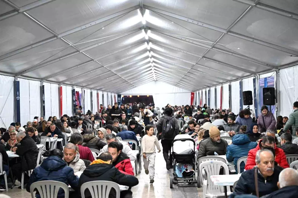 Başkan Çerçioğlu, vatandaşlarla iftar sofrasında bir araya geldi