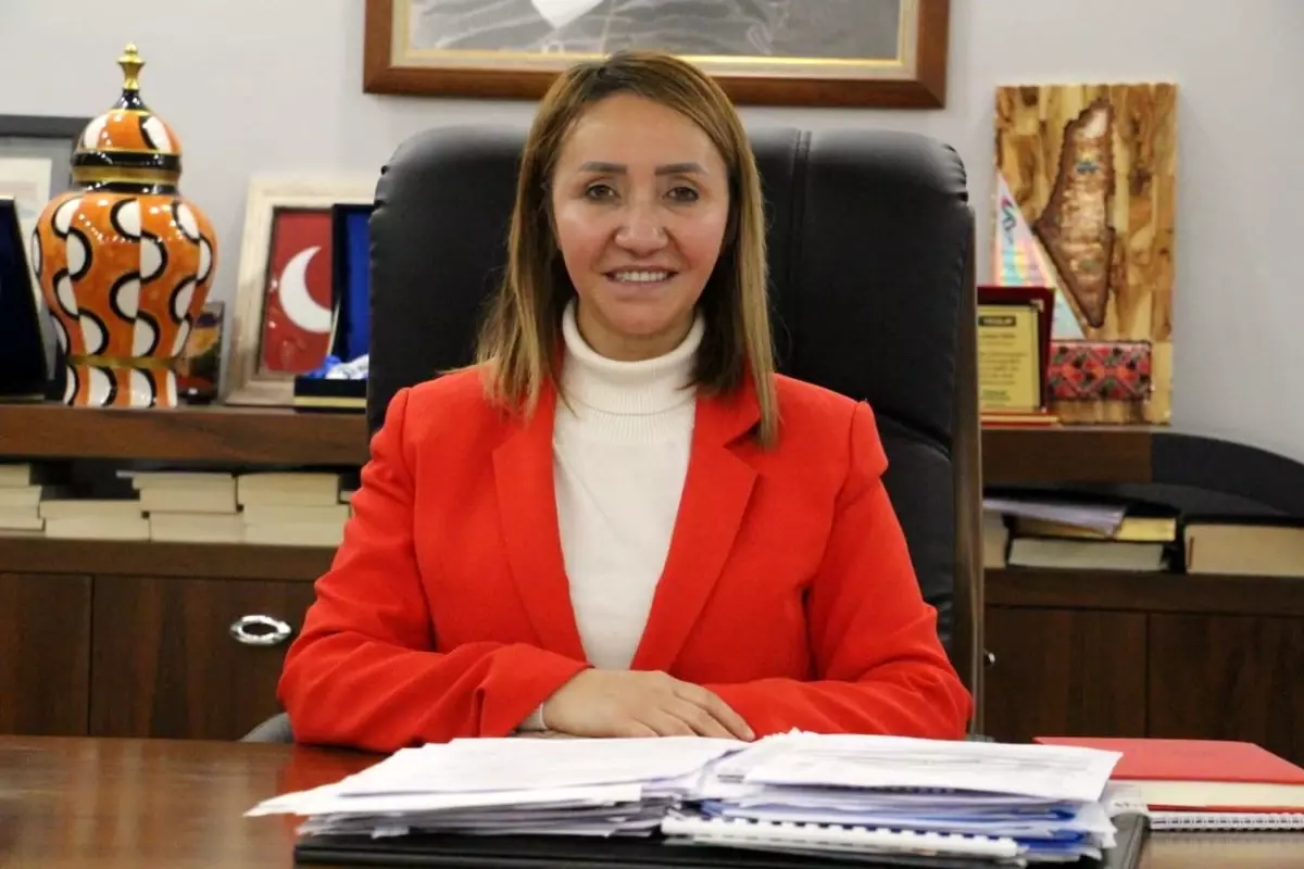 Başkan Tekin\'den Pazaryeri\'ne 3 spor tesisi müjdesi