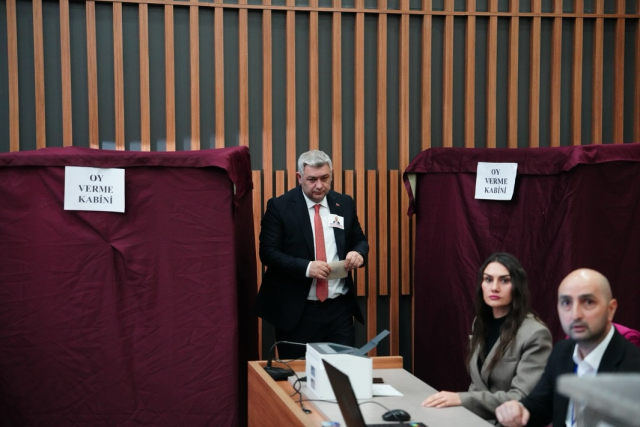 Bolu Belediyesi'nde başkanvekiliği görevine Mehmet Tuna Özcan seçildi